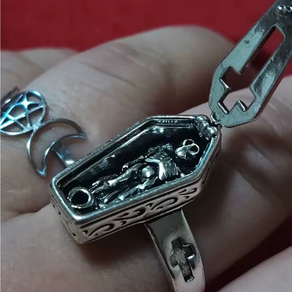 Halloween Vintage Silver Gothic Coffin Ring vampire skull - Picture 4 of 14